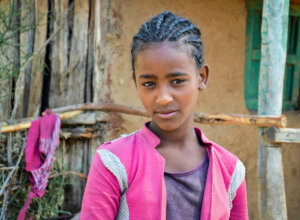 Fanos, une petite fille éthiopienne a été sauvé d'un mariage précoce grâce au actions menées par World Vision