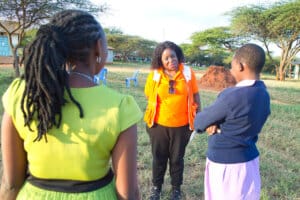 Jeune fille sauvée du mariage précoce et des mutilations génitales féminines par World Vision France au Kenya