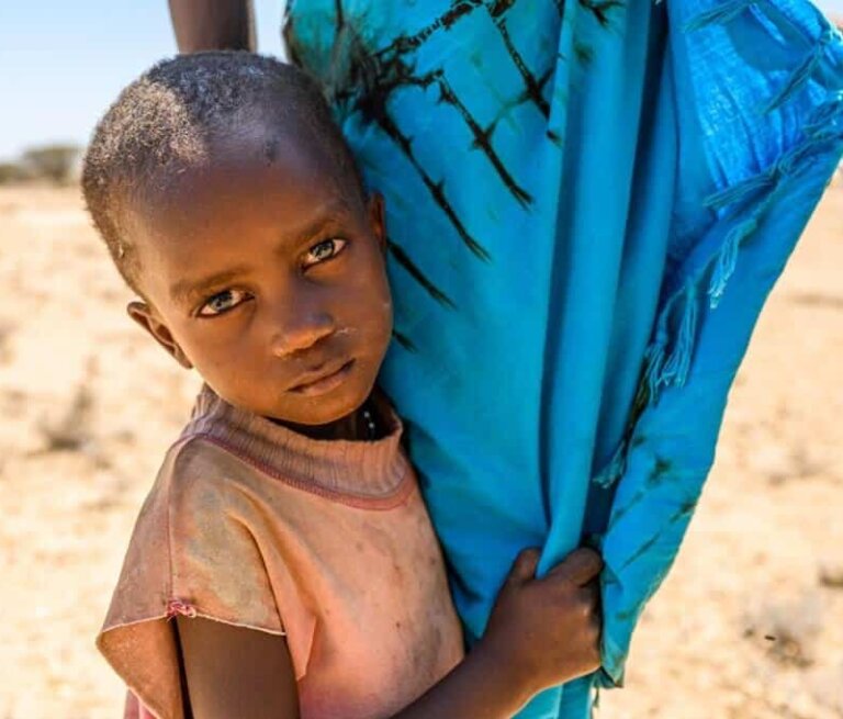 enfant en danger à cause de la famine en somalie
