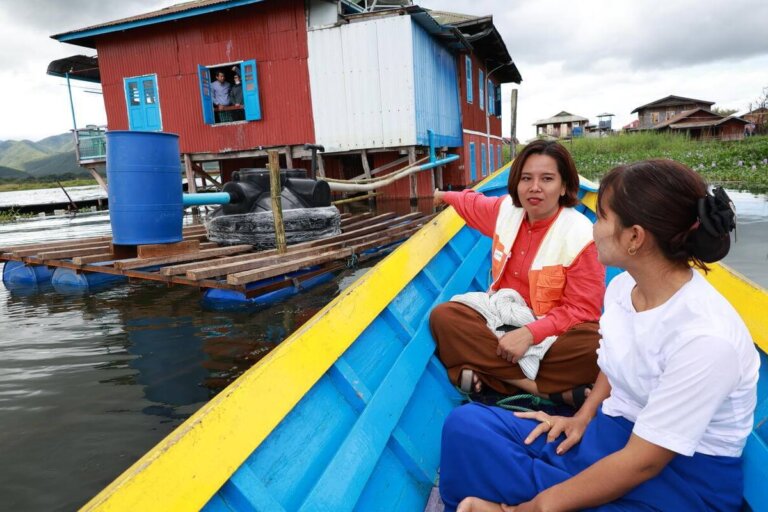 toilettes flottantes en birmanie
