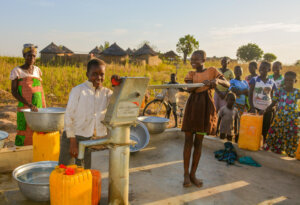 Construction d'un point d'eau potable par World Vision France au Ghana, transformant la vie d'une communauté